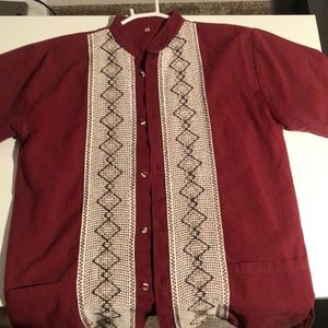Men’s S Guayabera Maroon and Tan Artwork
